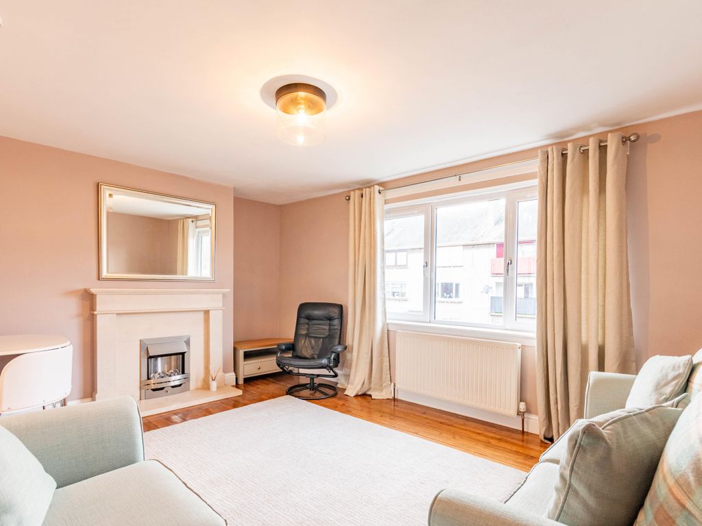 2 bed flat to rent in Lady Nairne Loan, Edinburgh EH8, £1,250 pcm