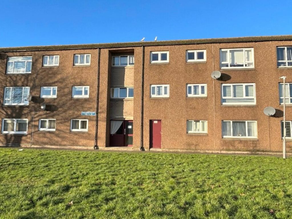 2 bed flat for sale in Wallace Court, Grangemouth FK3, £69,995