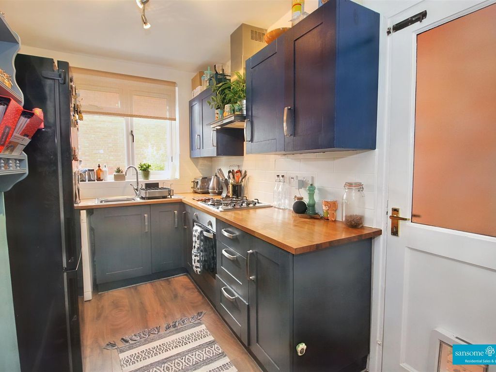 2 bed end terrace house for sale in Katesgrove Lane, Reading RG1, £310,000