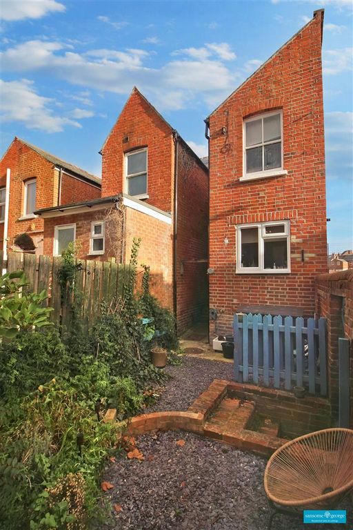 2 bed end terrace house for sale in Katesgrove Lane, Reading RG1, £310,000