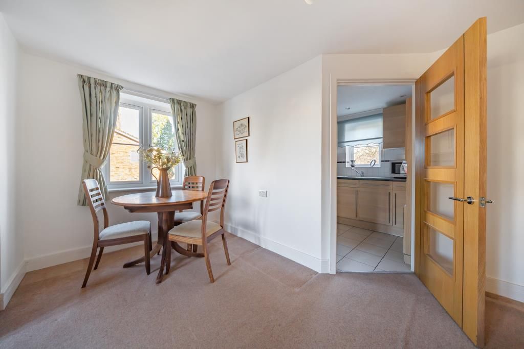 2 bed flat for sale in Chesham, Buckinghamshire HP5, £325,000