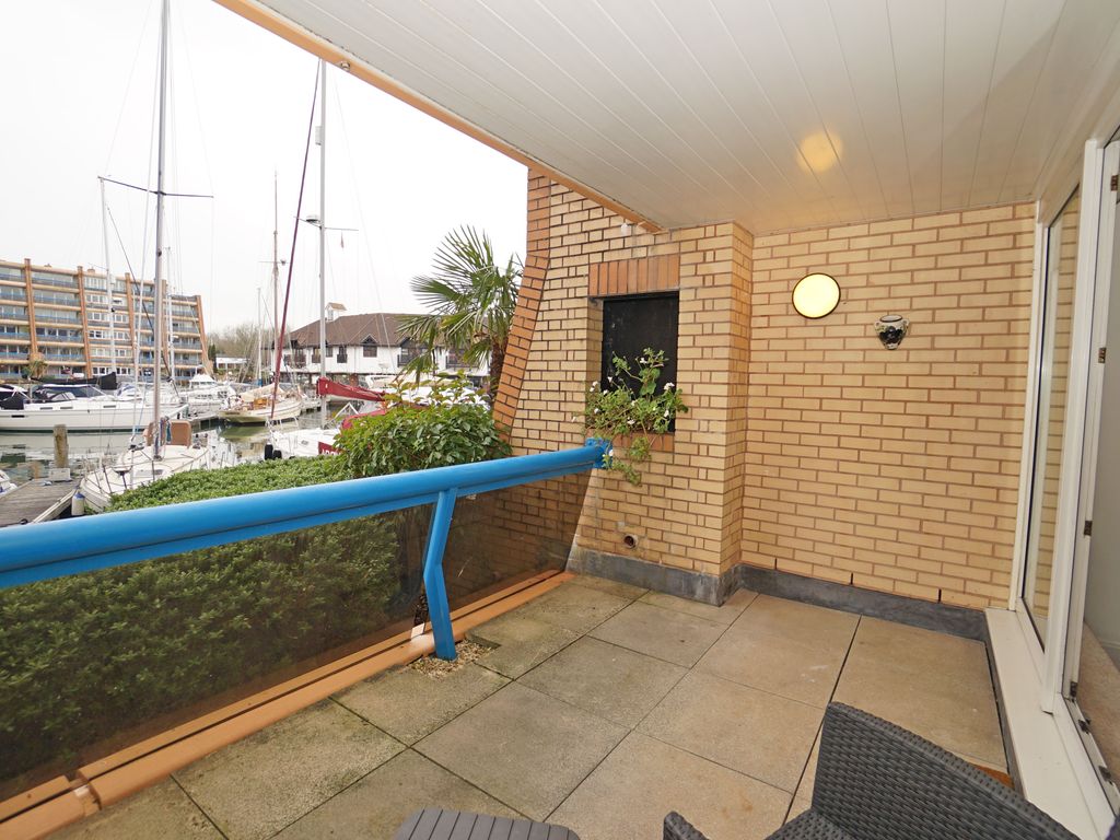 2 bed flat for sale in Oyster Quay, Port Solent PO6, £335,000