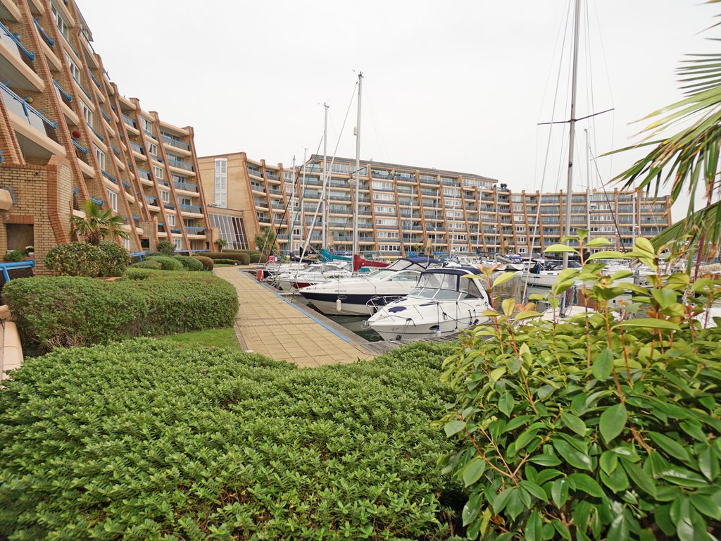 2 bed flat for sale in Oyster Quay, Port Solent PO6, £335,000