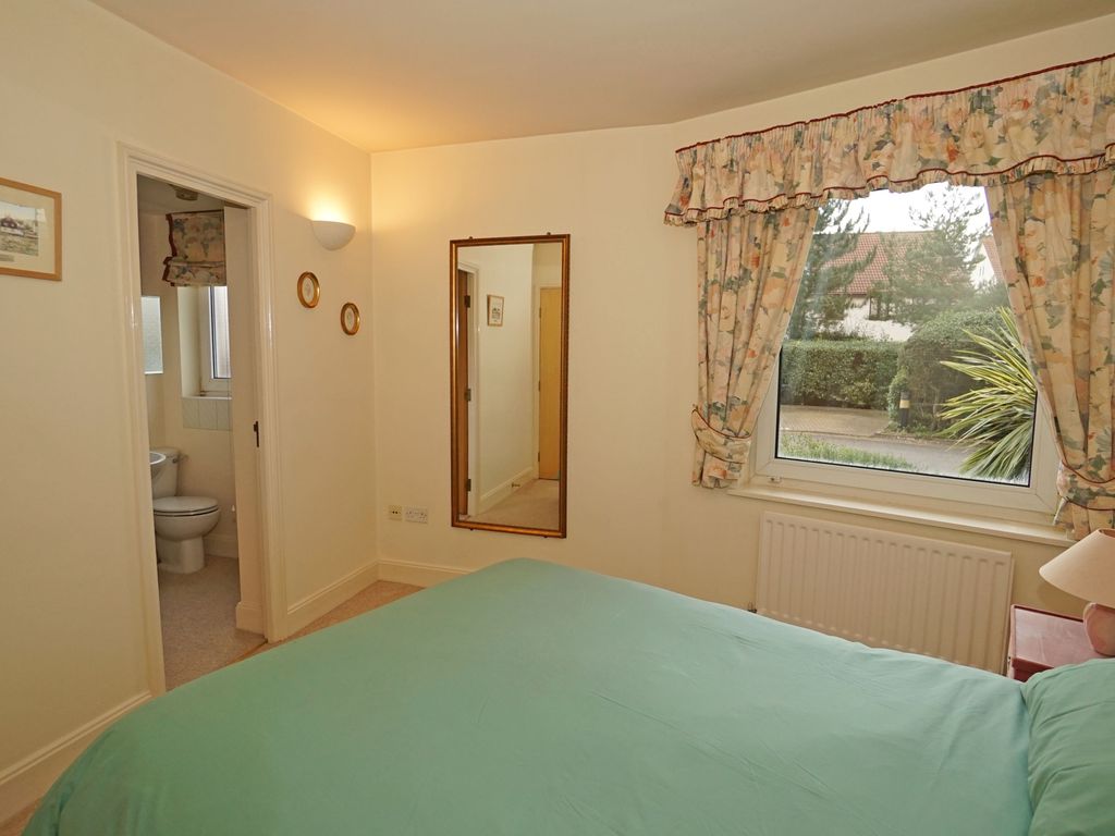 2 bed flat for sale in Oyster Quay, Port Solent PO6, £335,000