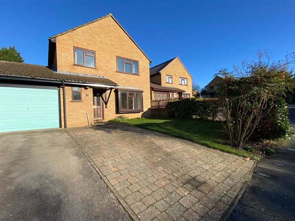 3 bed semi-detached house to rent in Middlefield Close, Buckingham MK18, £1,475 pcm