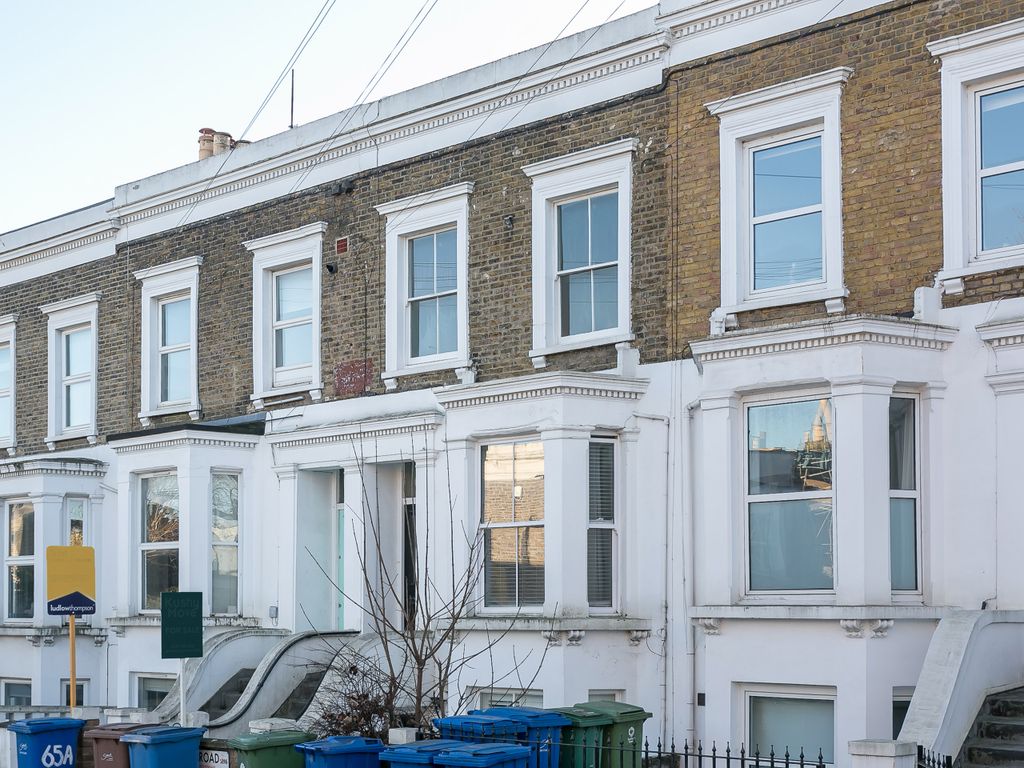 1 bed flat for sale in Chadwick Road, Peckham, London SE15, £375,000