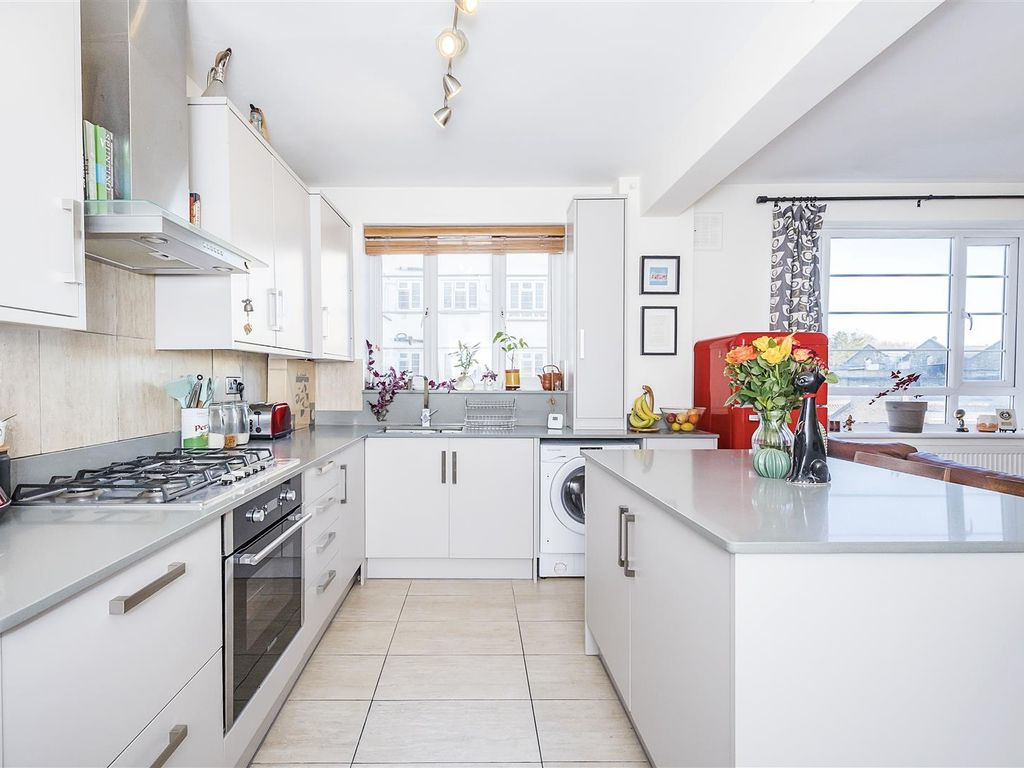 1 bed flat for sale in Upper Clapton Road, Clapton, London E5, £350,000