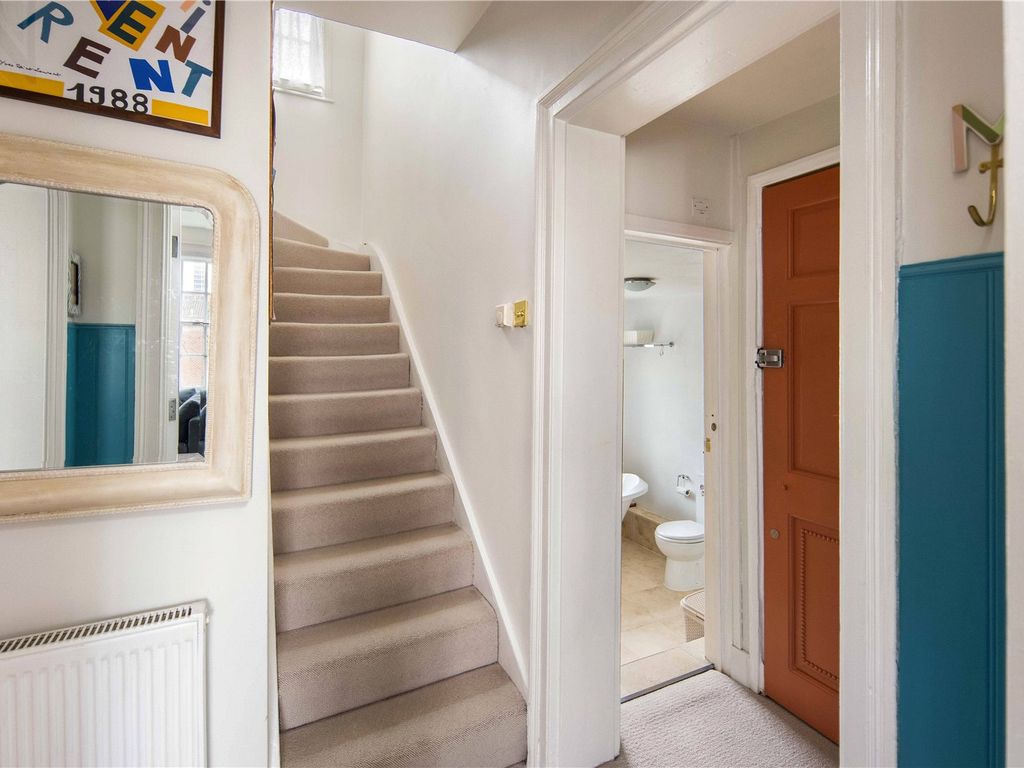 2 bed flat for sale in Queensbridge Road, Dalston, London E8, £775,000