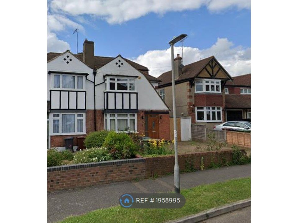 4 bed semi-detached house to rent in Elmwood Avenue, Borehamwood WD6, £2,700 pcm