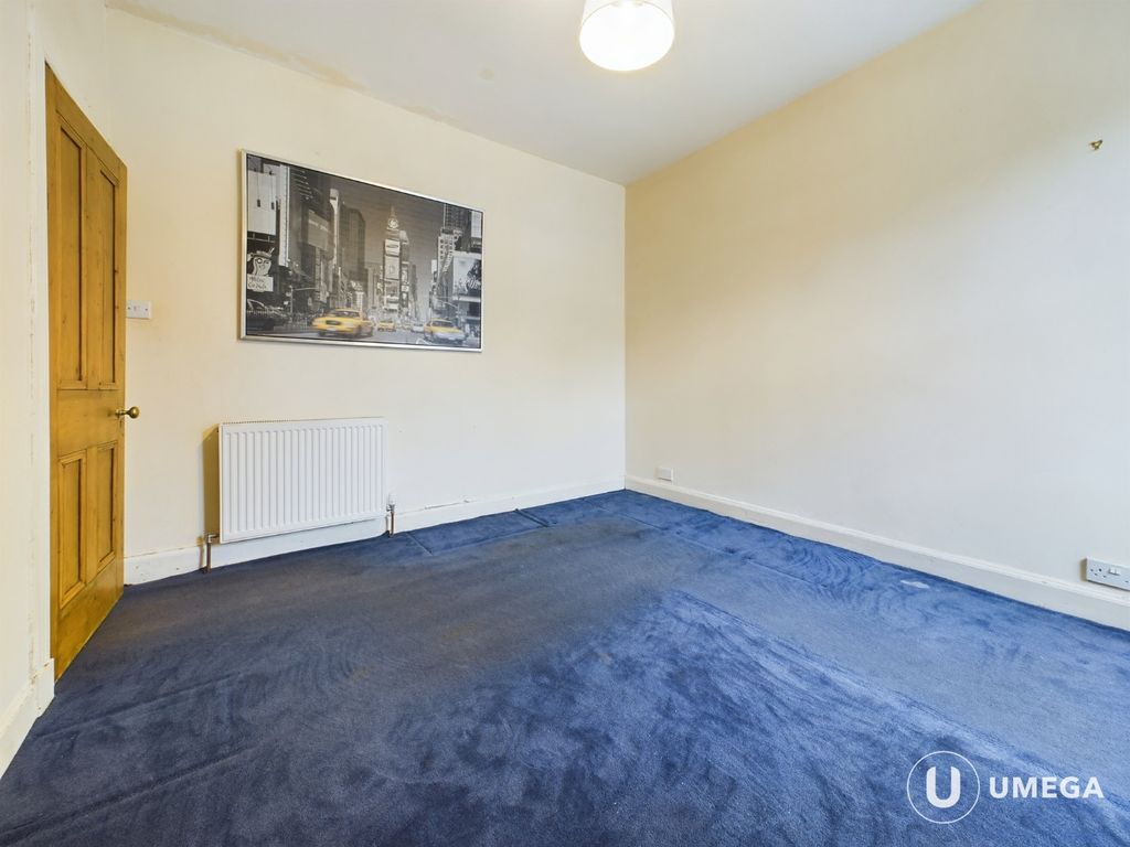 1 bed flat for sale in Marischal Place, Blackhall, Edinburgh EH4, £177,500