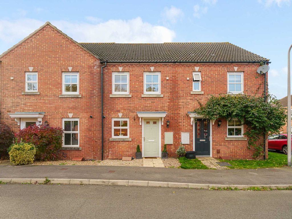2 bed terraced house for sale in Rosebay, Wokingham RG40, £365,000