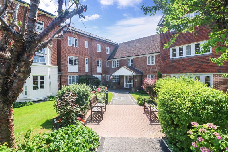1 bed flat for sale in Barton Mill Court, Canterbury CT2, £95,000