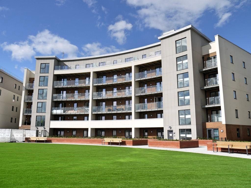 2 bed flat for sale in Gemini Park, Manor Way, Borehamwood, Hertfordshire WD6, £345,000