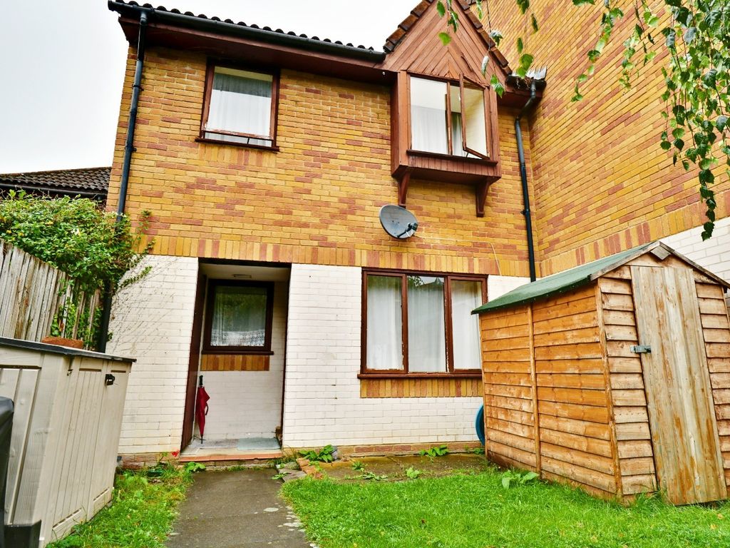 2 bed end terrace house to rent in Russell Way, Surrey SM1, £1,550 pcm