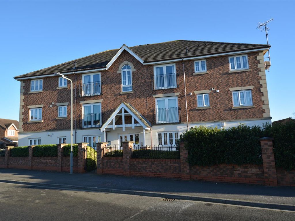 2 bed flat for sale in Sycamore Avenue, Eggborough, Goole DN14, £105,000