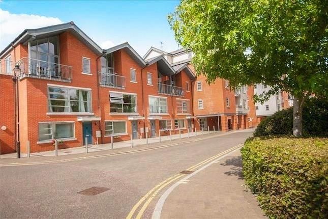 3 bed flat to rent in Rotary Way, Colchester CO3, £1,450 pcm