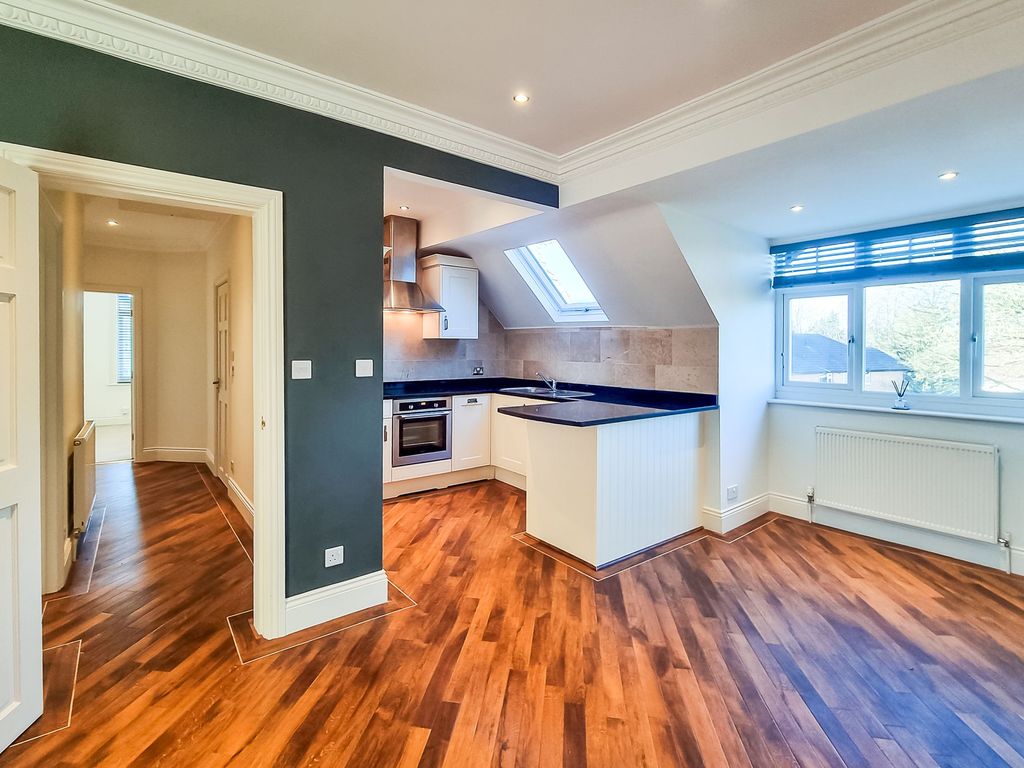 2 bed flat for sale in Cornwall Road, Harrogate HG1, £310,000