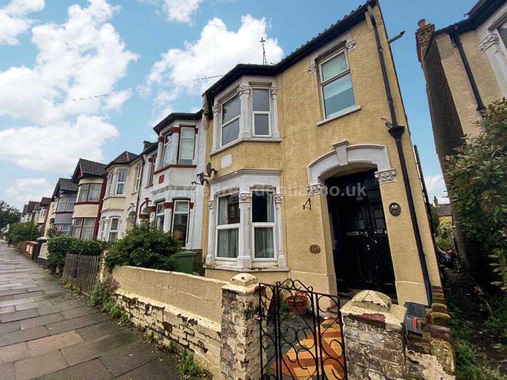 1 bed flat for sale in Southview Drive, Westcliff On Sea SS0, £199,995