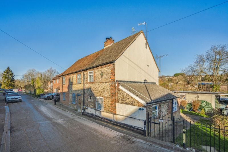 3 bed semi-detached house for sale in Bois Moor Road, Chesham HP5, £550,000