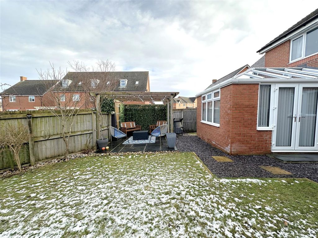 4 bed detached house for sale in Linton Close, Carlisle CA1, £220,000