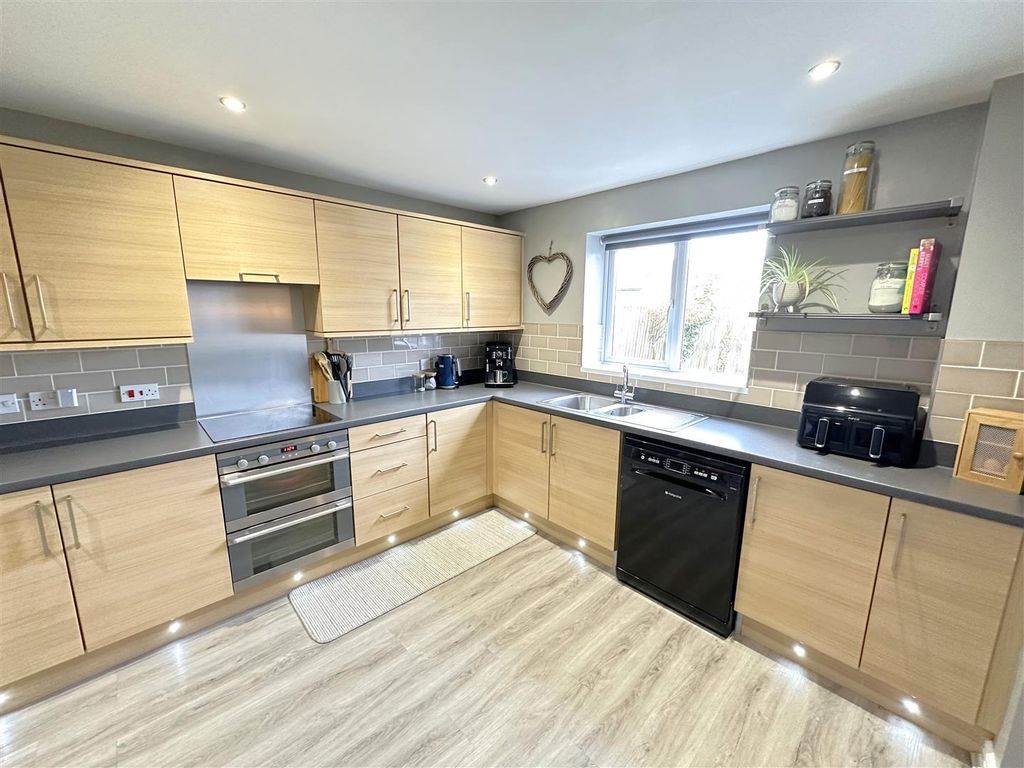 4 bed detached house for sale in Linton Close, Carlisle CA1, £220,000