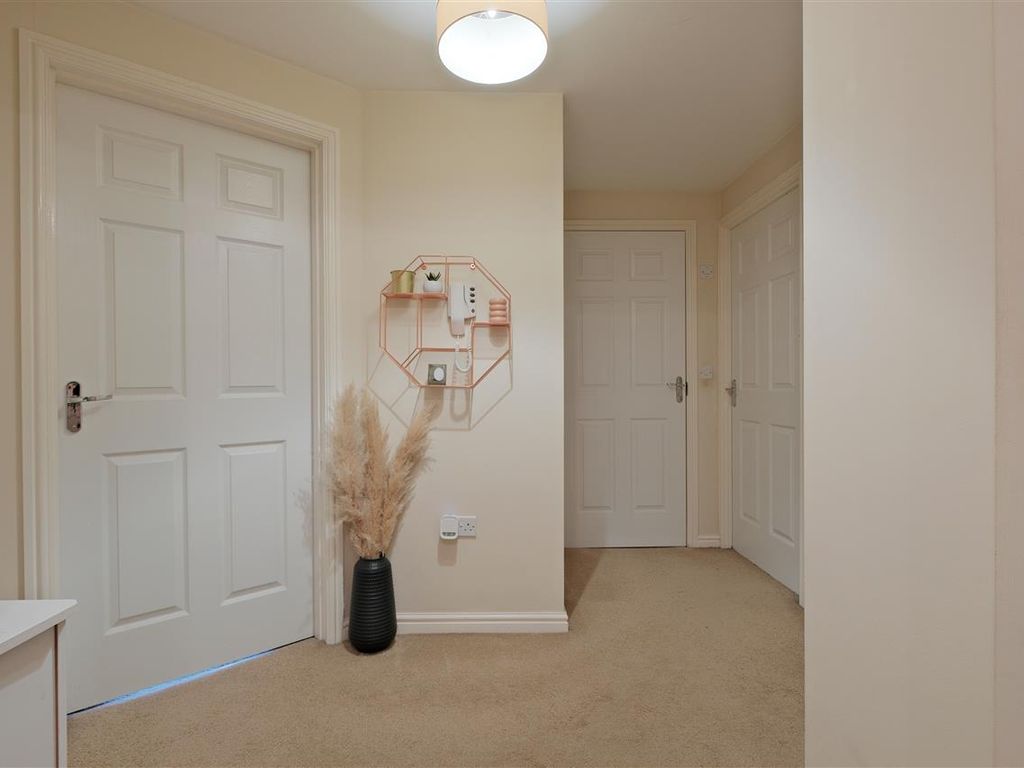 2 bed flat for sale in Valleyfield Crescent, Ferniegair, Hamilton ML3, £134,995