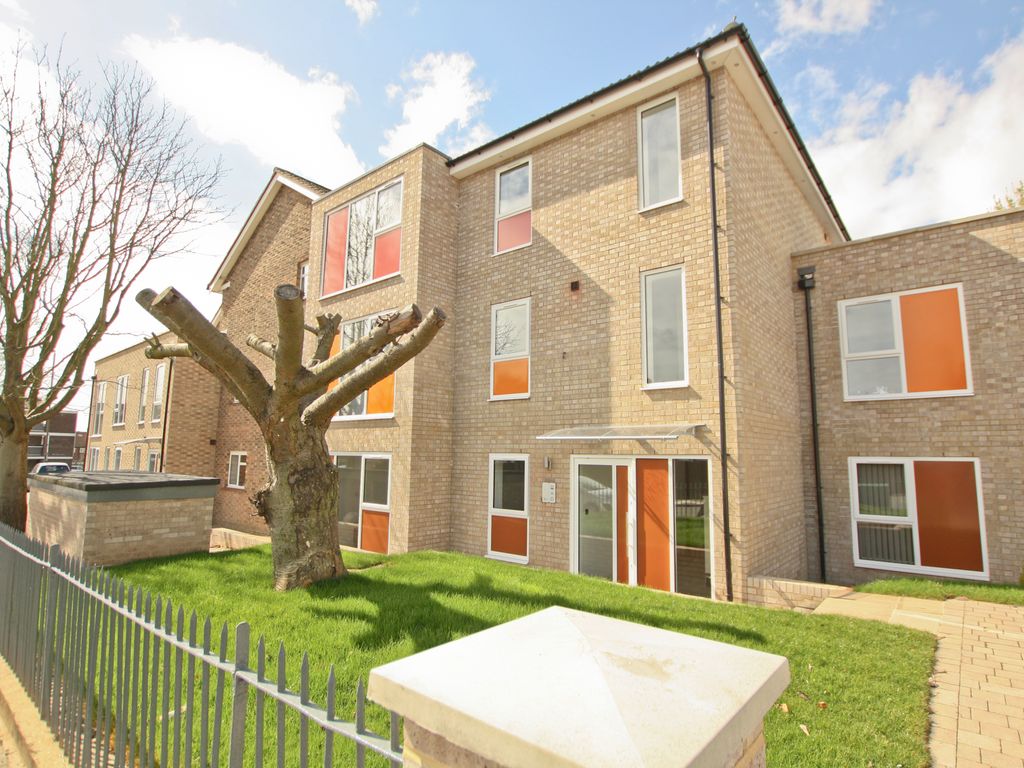 New home, 3 bed flat for sale in Bexley Road, Eltham SE9, £325,000