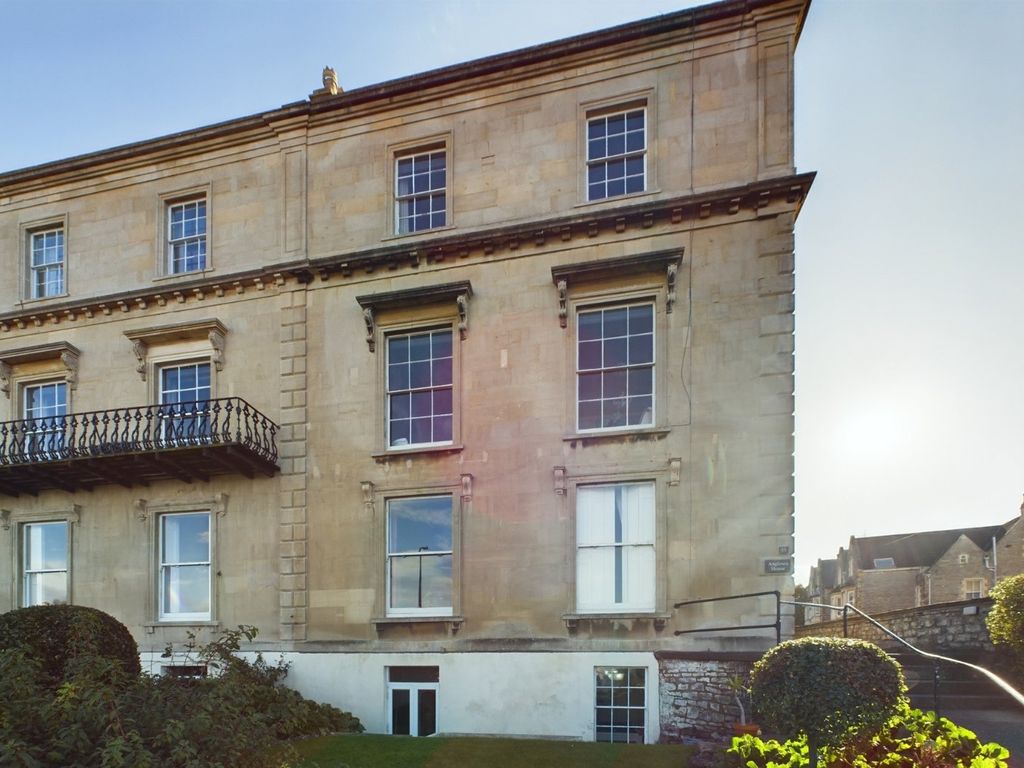 5 bed maisonette for sale in Victoria Road, Clevedon, North Somerset BS21, £550,000