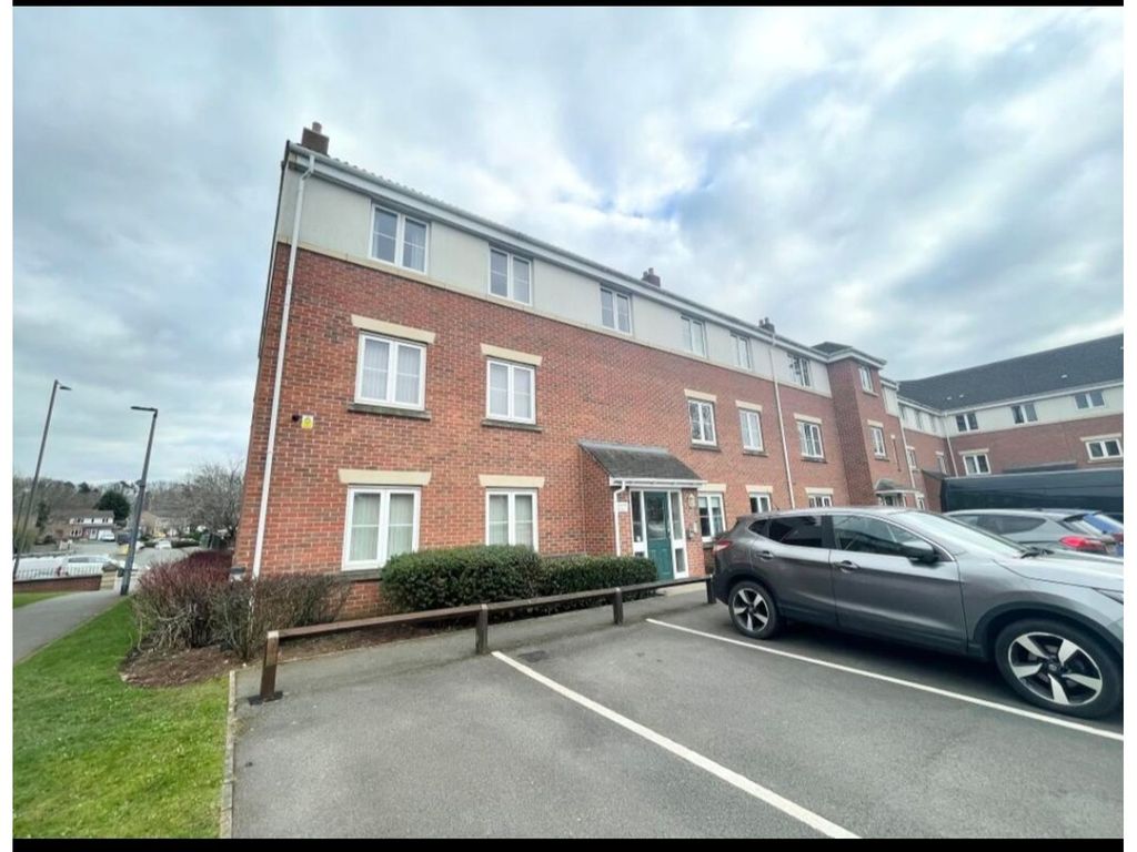 2 bed flat for sale in Archdale Close, Chesterfield S40, £127,500