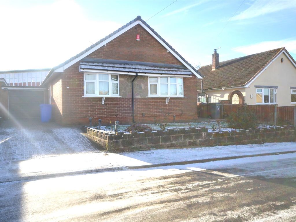 2 bed bungalow to rent in Brandon Grove, Stoke-On-Trent ST4, £995 pcm