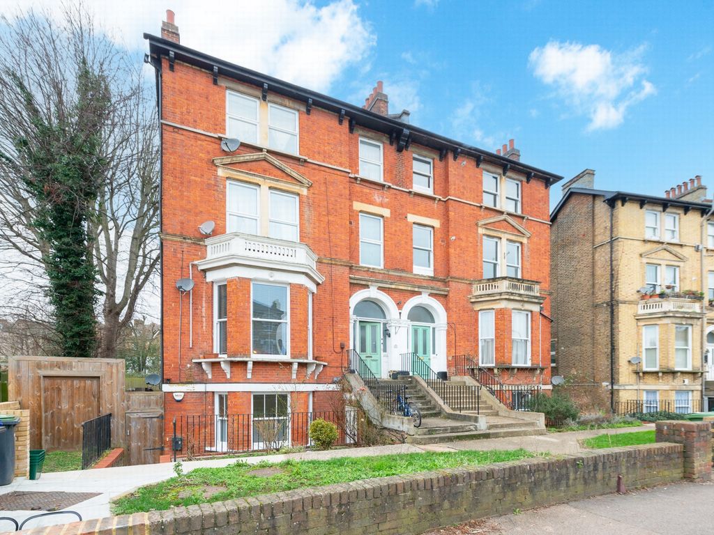2 bed flat for sale in Anerley Park, Crystal Palace SE20, £475,000