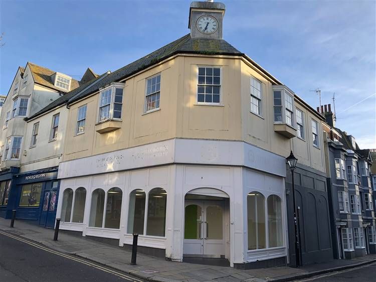 Retail premises to let in St. James