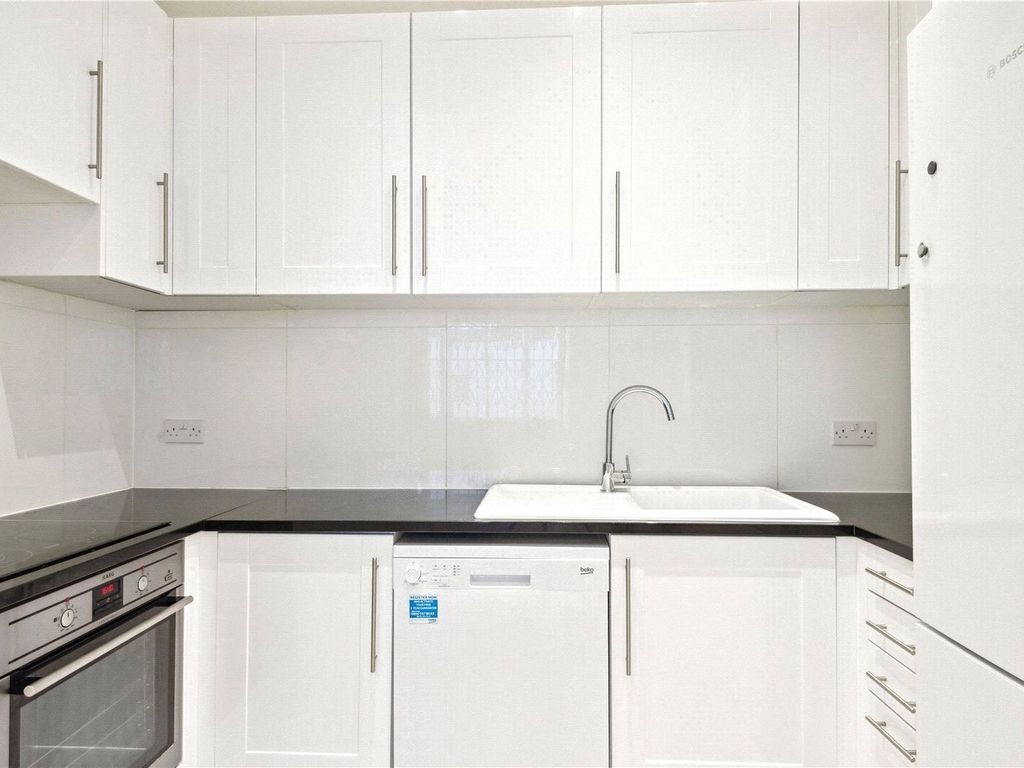 3 bed flat to rent in Cornwall Gardens, London SW7, £7,345 pcm