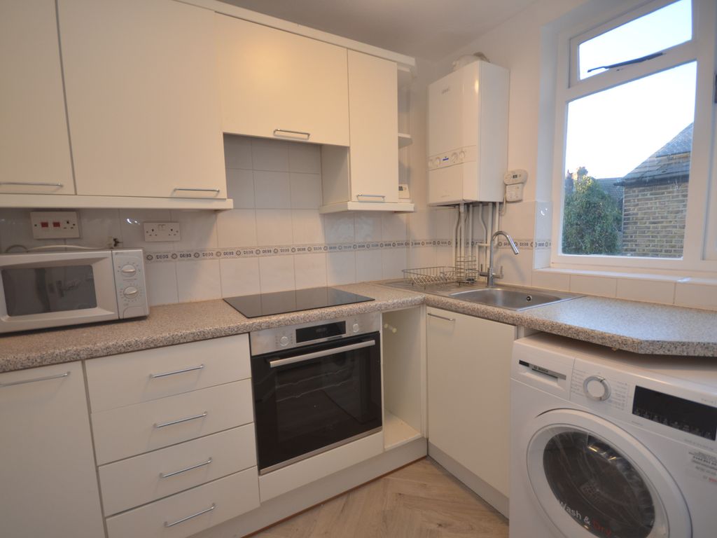 1 bed flat to rent in Red Post Hill, East Dulwich, London SE24, £1,600 pcm