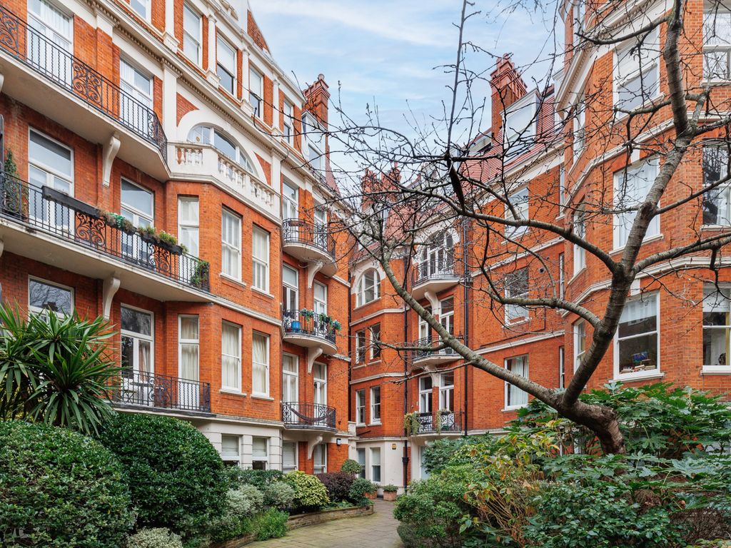 2 bed flat for sale in Fitzgeorge Avenue, Barons Court W14, £840,000