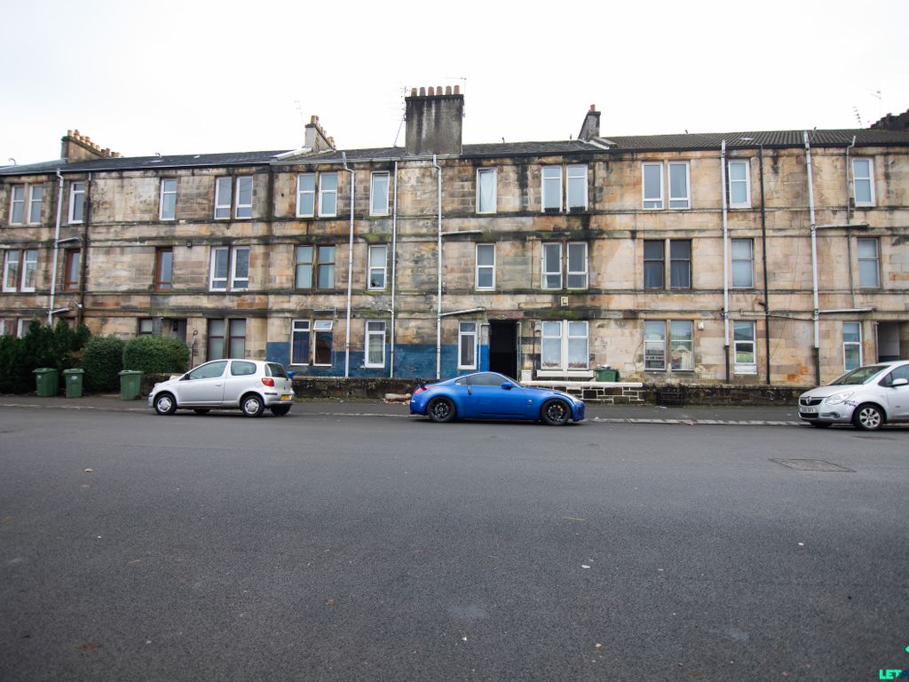 1 bed flat for sale in Blackhall Street, Paisley PA1, £38,000