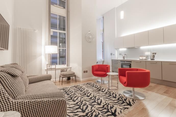 1 bed flat to rent in Simpson Loan, Edinburgh EH3, £2,500 pcm
