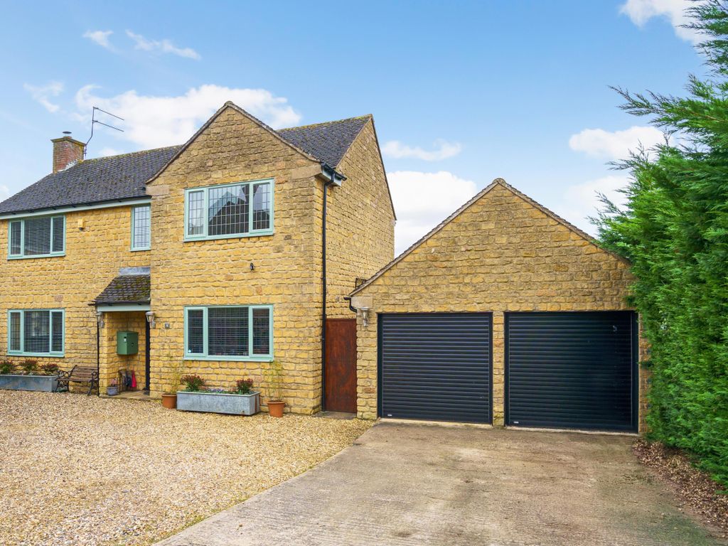 4 bed detached house for sale in Norris Acre, Hinton In The Hedges NN13, £650,000