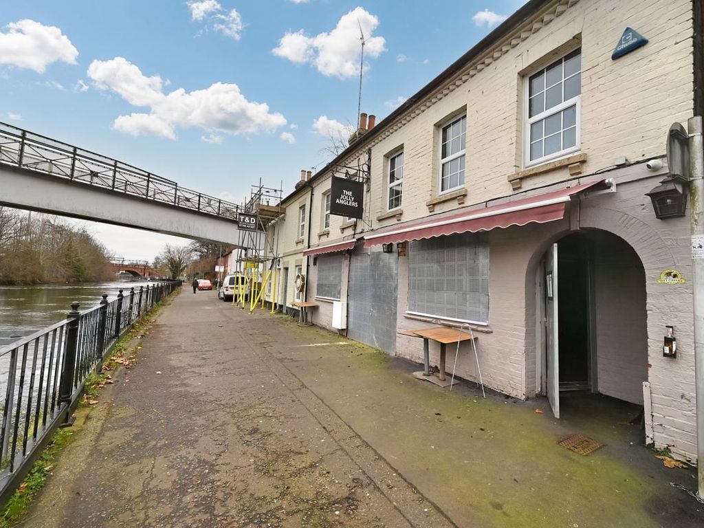 Pub/bar for sale in The Jolly Anglers, Kennet Side, Reading, Berkshire RG1, £490,000