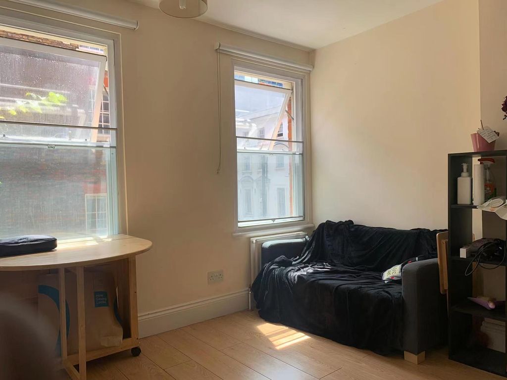 2 bed flat to rent in Bloomsbury Street, London WC1B, £3,727 pcm