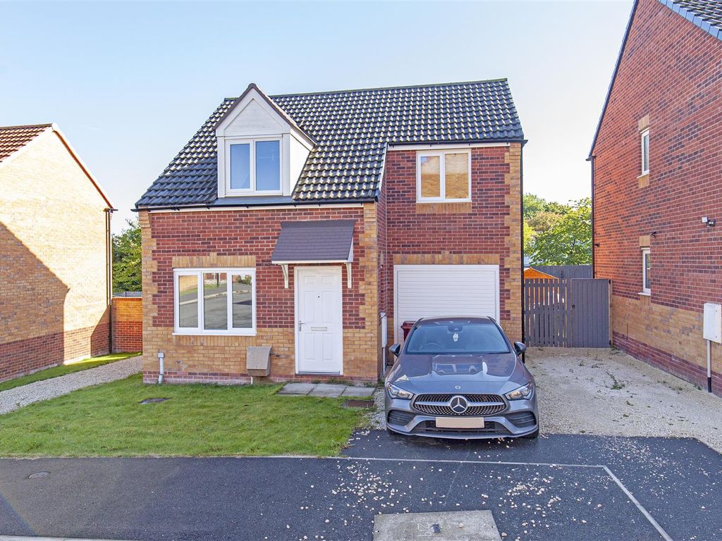 3 bed detached house for sale in Colliers Way, Holmewood, Chesterfield S42, £210,000