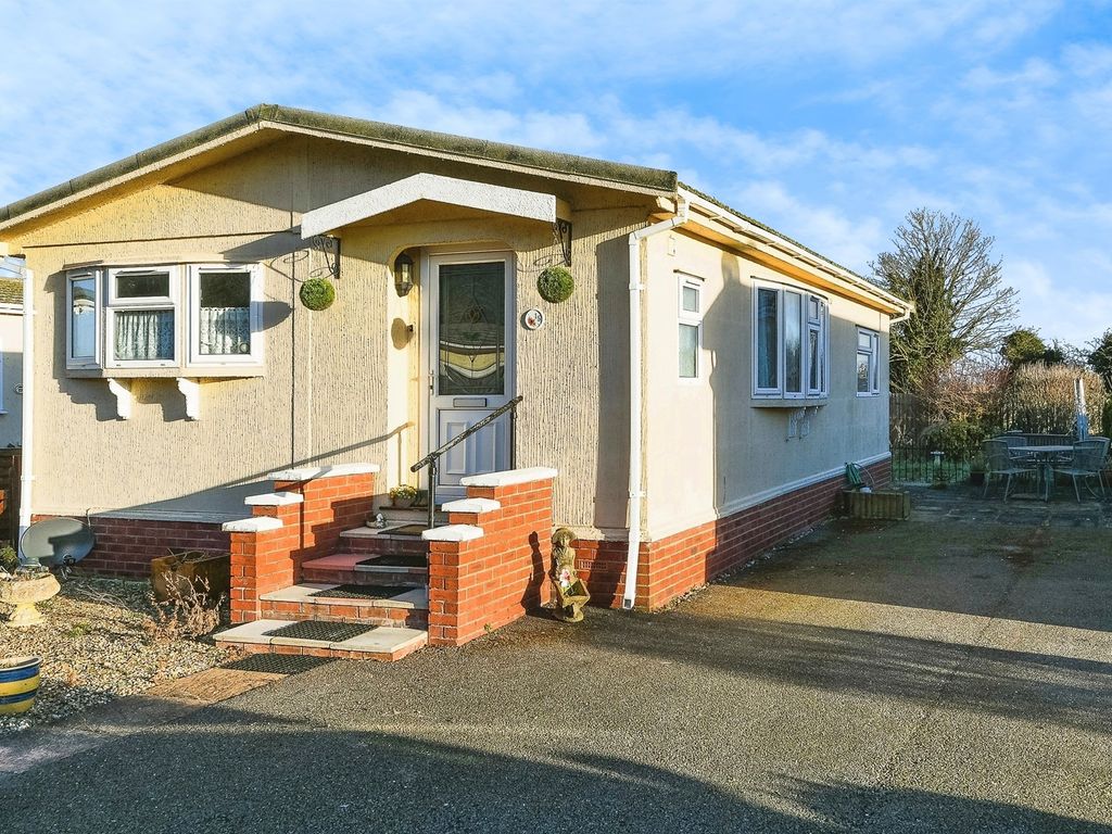 2 bed mobile/park home for sale in Plumtree Mobile Home Park, Marham, King