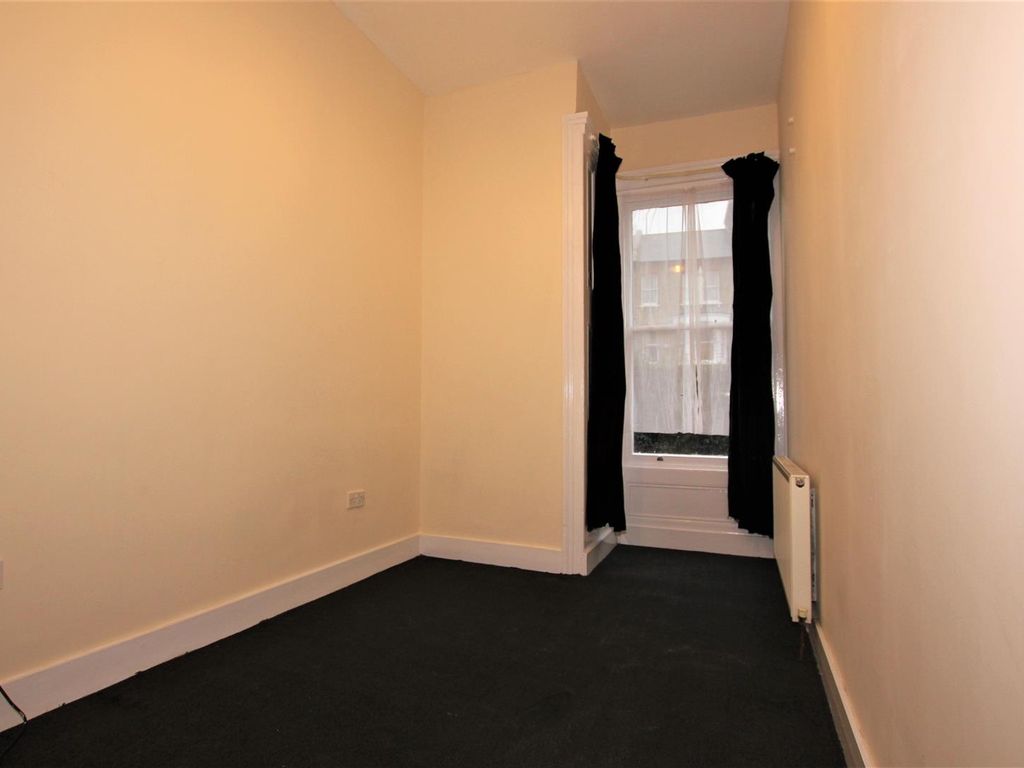 Room to rent in Dalmeny Road, London N7, £795 pcm