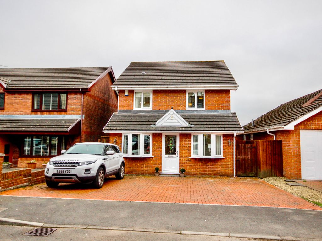 4 bed detached house for sale in Kingswood Close, Hengoed CF82, £350,000