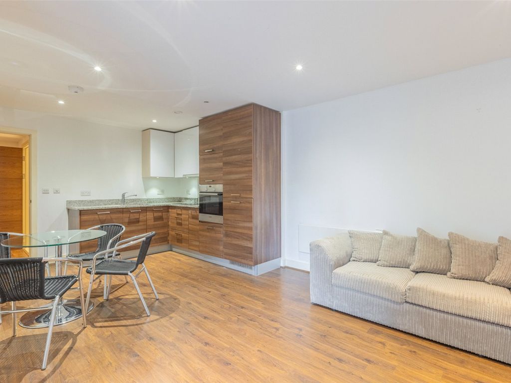 2 bed flat for sale in Bromyard Avenue, Acton W3, £385,000