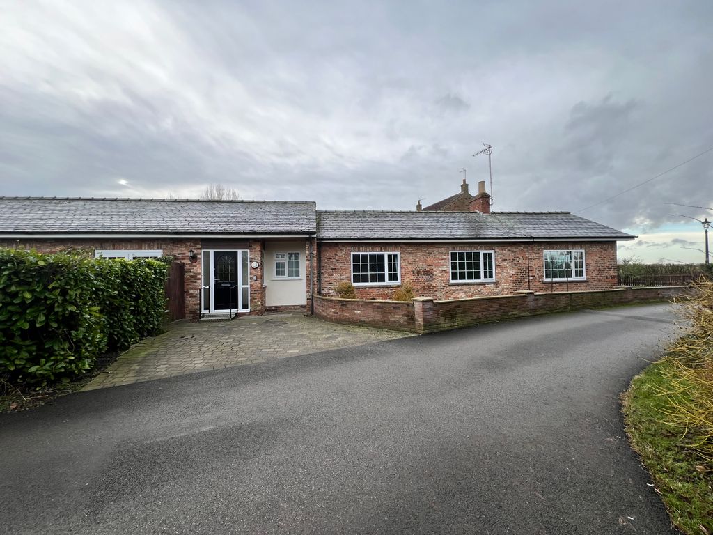 2 bed detached bungalow to rent in Station Road, Alne, York YO61, £1,200 pcm