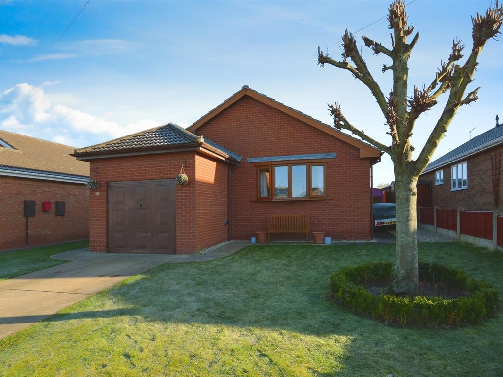3 bed detached bungalow for sale in Barlings Close, Scotter, Gainsborough DN21, £235,000