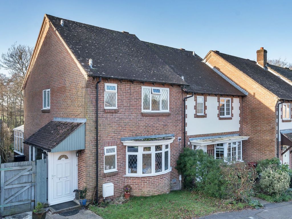 3 bed end terrace house for sale in Barlavington Way, Midhurst GU29, £380,000