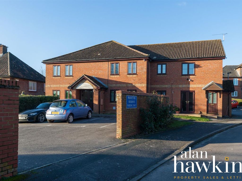 2 bed flat for sale in The Maltings, Royal Wootton Bassett, Swindon SN4, £150,000