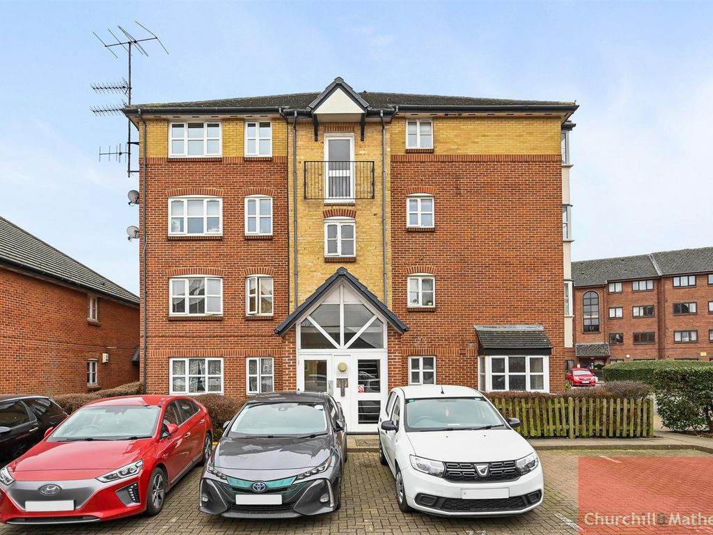 1 bed flat for sale in Curtis Drive, London W3, £255,000